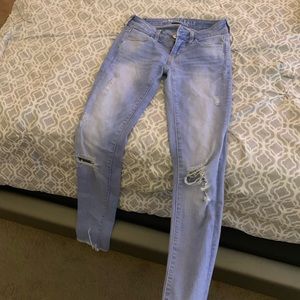 Ripped super stretch low rise jeggings